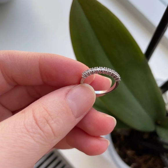 Half row rounded wedding band/ring - Picture 5 of 8